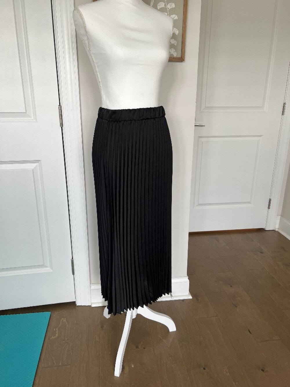 NWT; Black Midi Skirt SIze M